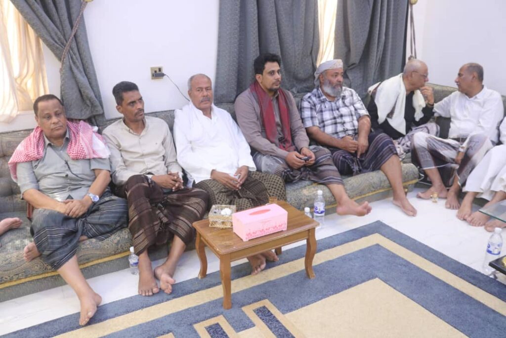 وزير التربية والتعليم العكبري: الشيخ يحيى باجري شخصية سياسية واجتماعية تحضى باحترام الجميع وزير التربية والتعليم العكبري: الشيخ يحيى باجري شخصية سياسية واجتماعية تحضى باحترام الجميع