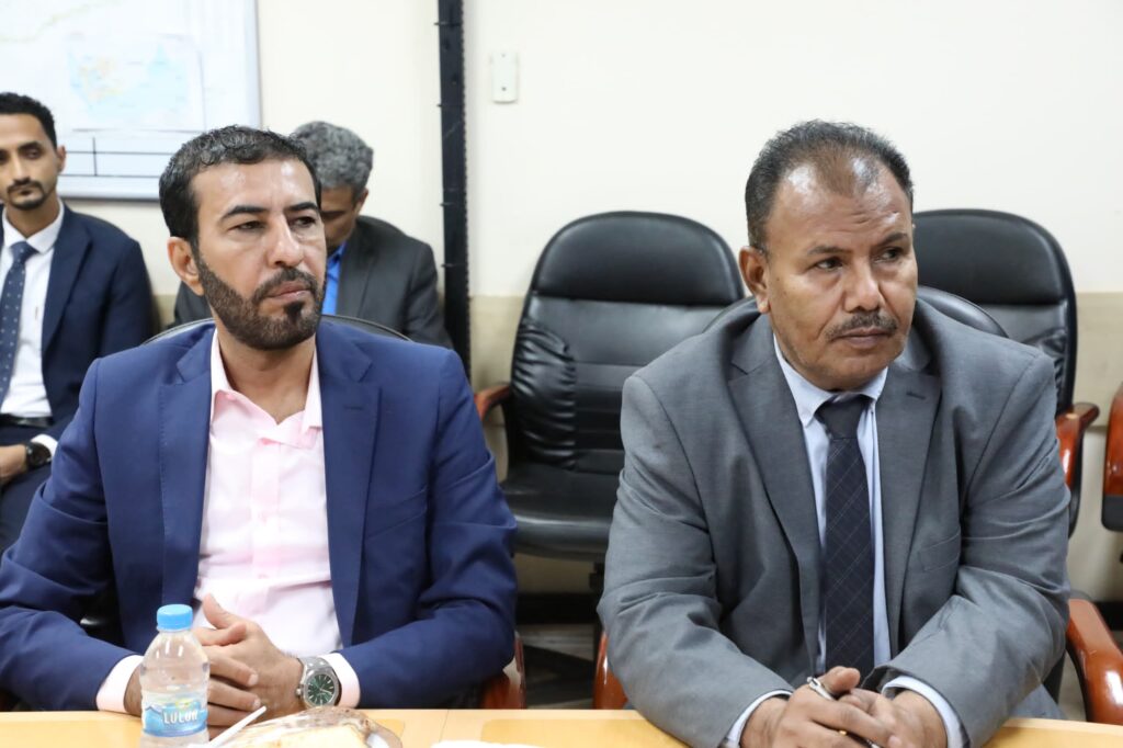 وزير النفط ومحافظ حضرموت يطلعان على سير العمل بشركة بترومسيلة وسبل تعزيز كهرباء الوادي وزير النفط ومحافظ حضرموت يطلعان على سير العمل بشركة بترومسيلة وسبل تعزيز كهرباء الوادي