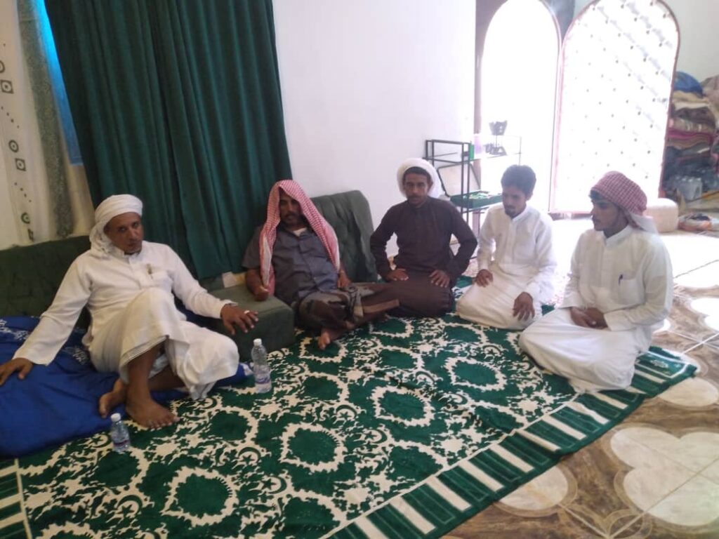 قيادة السلطة المحلية بمديرية السوم يؤدون واجب العزاء في بيت الفقيد هادف صالح المنهالي بمنطقة ضبعات قيادة السلطة المحلية بمديرية السوم يؤدون واجب العزاء في بيت الفقيد هادف صالح المنهالي بمنطقة ضبعات