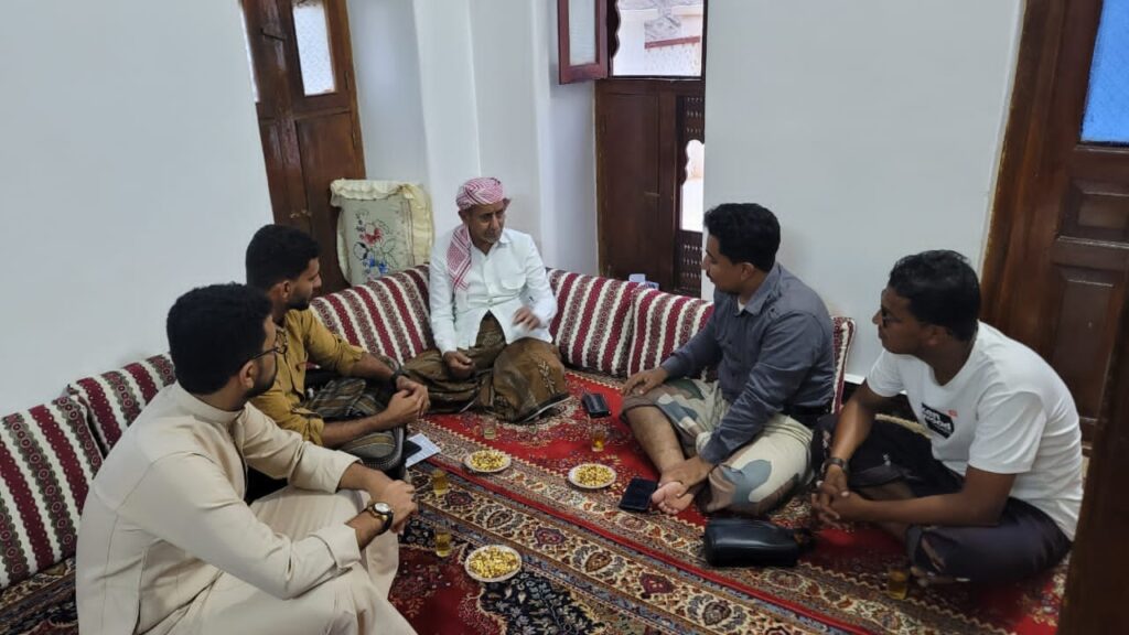 منتدى الطالب الجامعي بدوعن في زيارة معايدة للشيخ محمد حسن بن عبدالرب العمودي منتدى الطالب الجامعي بدوعن في زيارة معايدة للشيخ محمد حسن بن عبدالرب العمودي