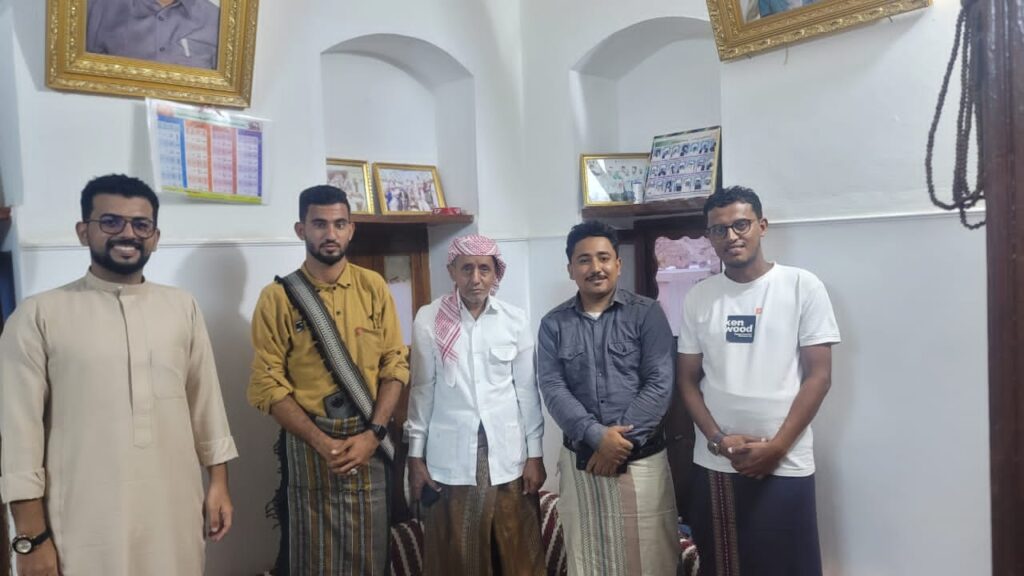 منتدى الطالب الجامعي بدوعن في زيارة معايدة للشيخ محمد حسن بن عبدالرب العمودي منتدى الطالب الجامعي بدوعن في زيارة معايدة للشيخ محمد حسن بن عبدالرب العمودي