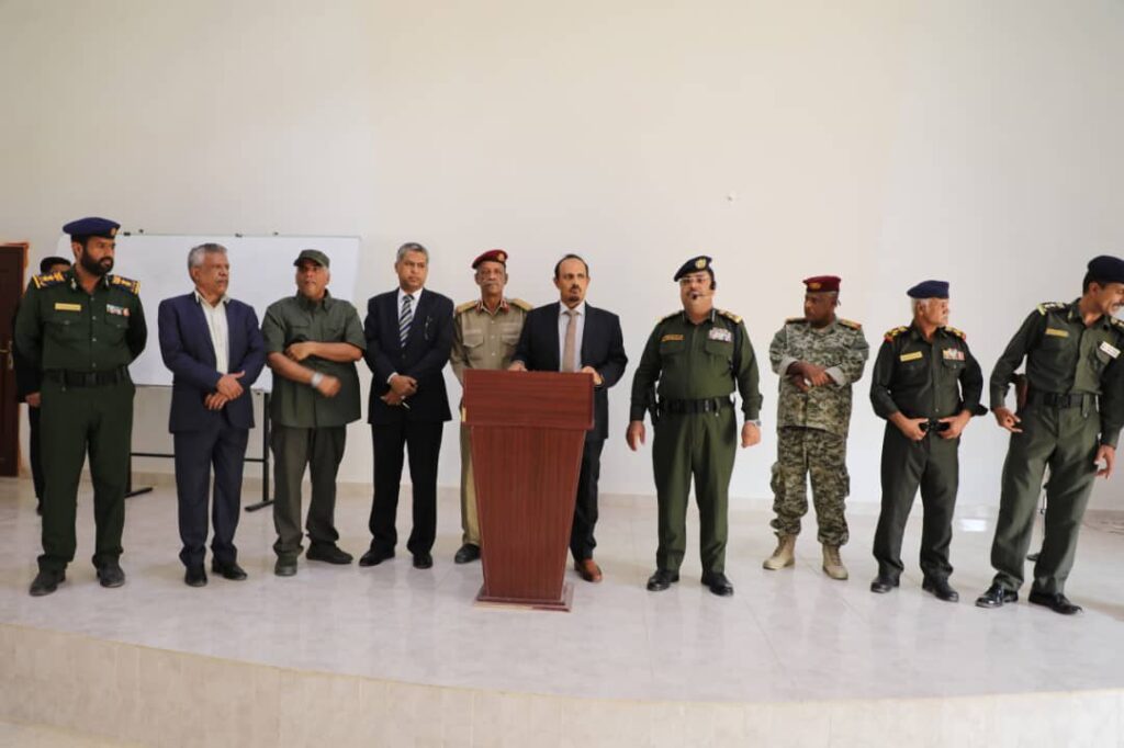 محافظ حضرموت يدشّن الامتحانات النهائية للدفعتين الثانية والثالثة للقسم العام بكلية شرطة حضرموت محافظ حضرموت يدشّن الامتحانات النهائية للدفعتين الثانية والثالثة للقسم العام بكلية شرطة حضرموت