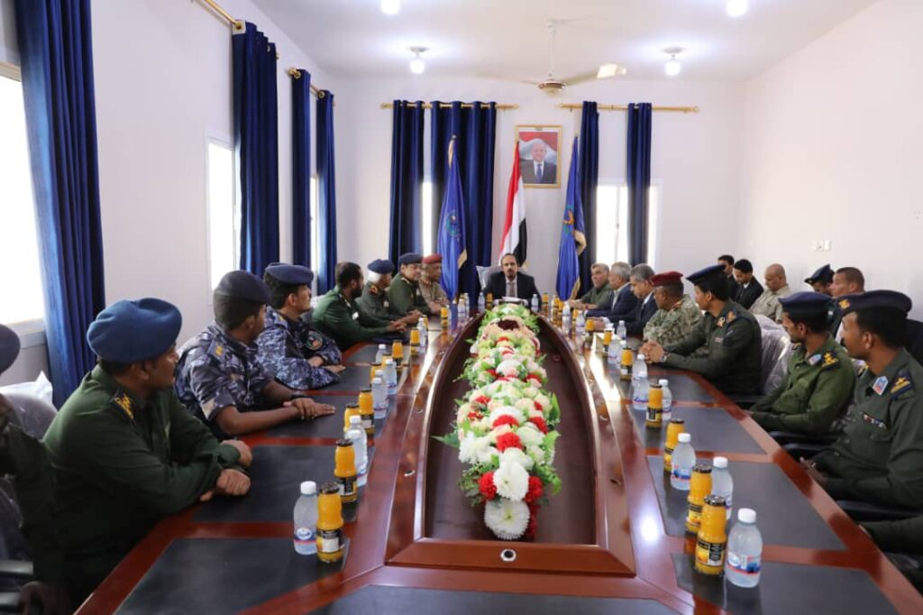 محافظ حضرموت يدشّن الامتحانات النهائية للدفعتين الثانية والثالثة للقسم العام بكلية شرطة حضرموت محافظ حضرموت يدشّن الامتحانات النهائية للدفعتين الثانية والثالثة للقسم العام بكلية شرطة حضرموت