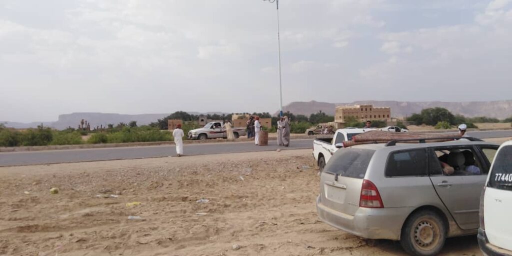 لليوم الثاني استمرار القطاع القبلي بحضرموت للمطالبة بتنفيد الأحكام القضائية لليوم الثاني استمرار القطاع القبلي بحضرموت للمطالبة بتنفيد الأحكام القضائية