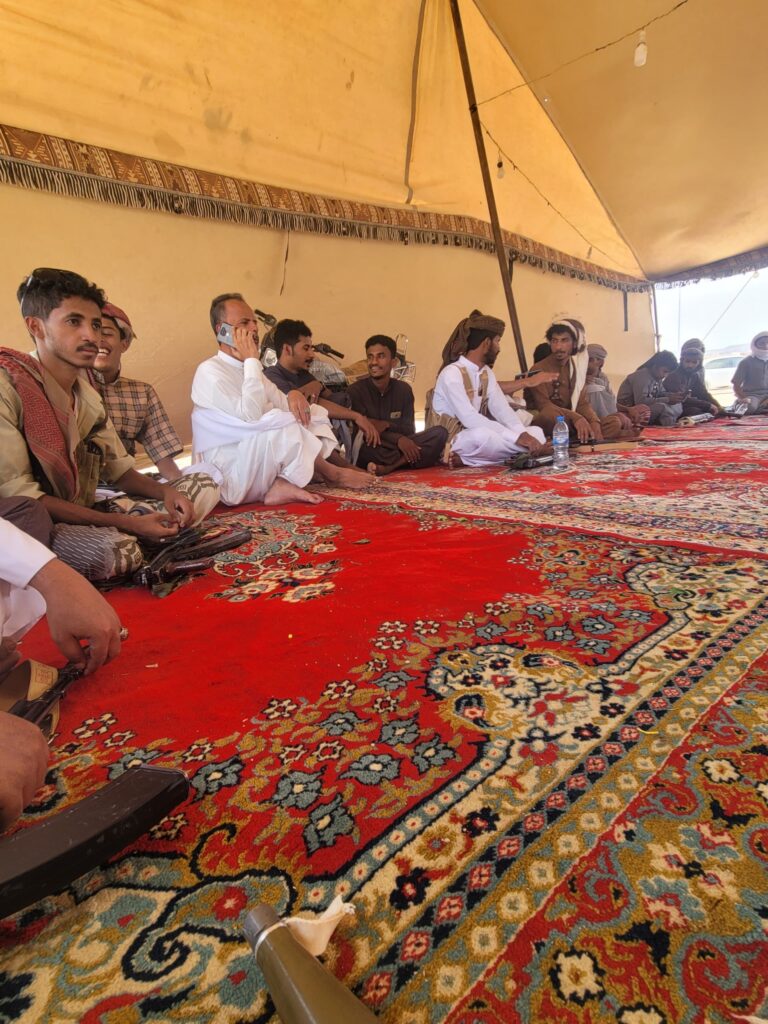 لليوم الثاني استمرار القطاع القبلي بحضرموت للمطالبة بتنفيد الأحكام القضائية لليوم الثاني استمرار القطاع القبلي بحضرموت للمطالبة بتنفيد الأحكام القضائية