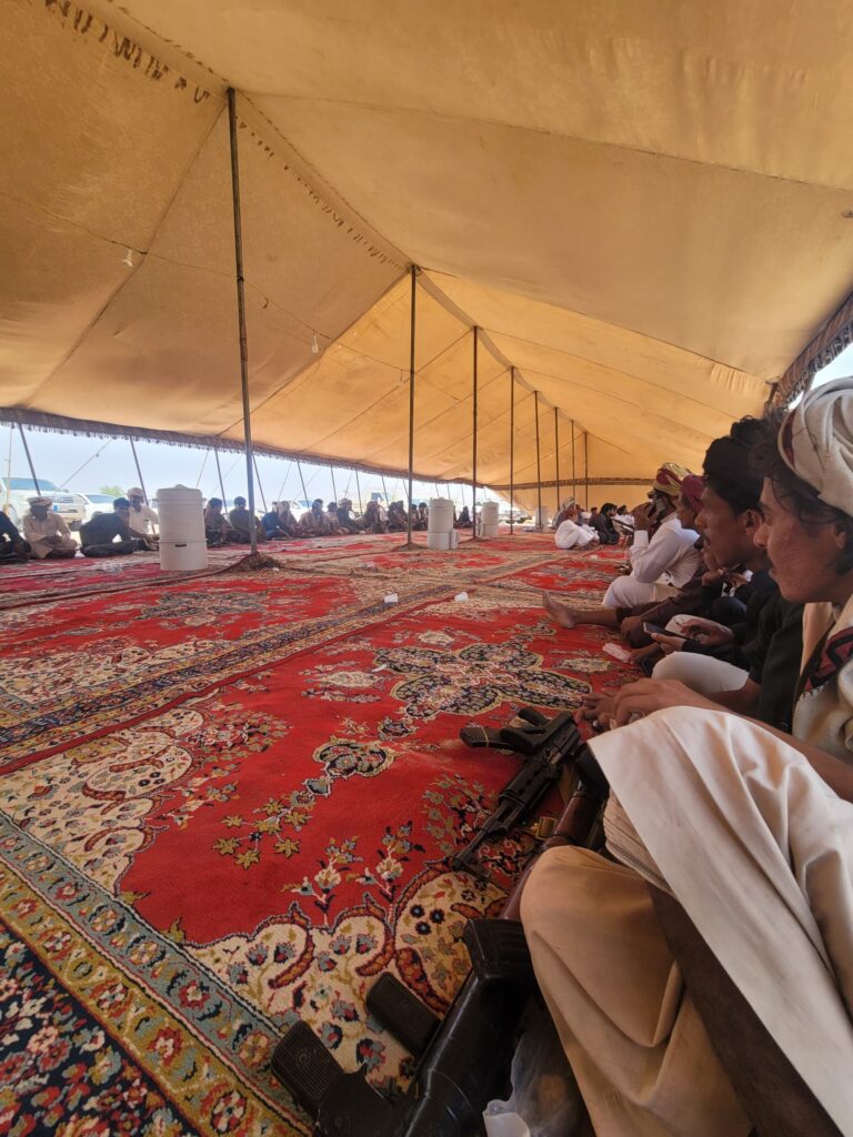 لليوم الثاني استمرار القطاع القبلي بحضرموت للمطالبة بتنفيد الأحكام القضائية لليوم الثاني استمرار القطاع القبلي بحضرموت للمطالبة بتنفيد الأحكام القضائية