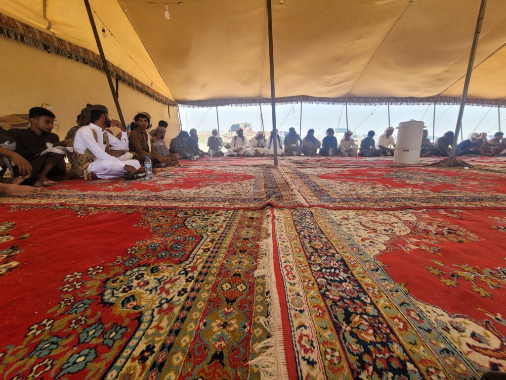 لليوم الثاني استمرار القطاع القبلي بحضرموت للمطالبة بتنفيد الأحكام القضائية لليوم الثاني استمرار القطاع القبلي بحضرموت للمطالبة بتنفيد الأحكام القضائية