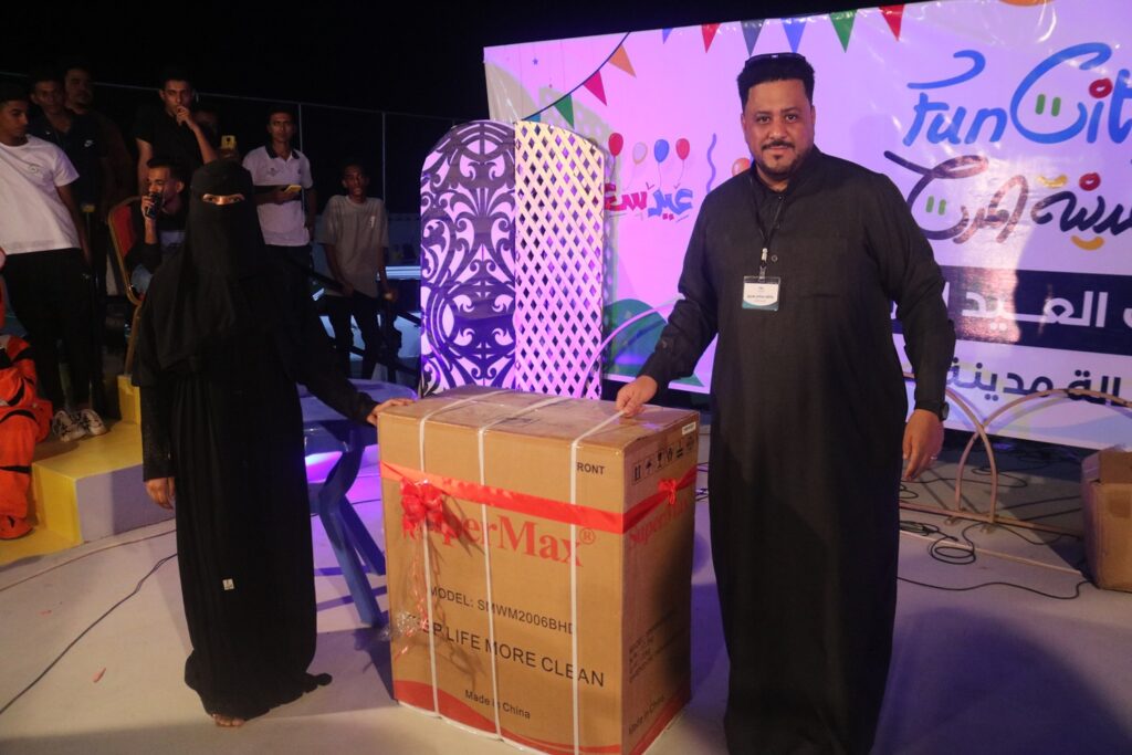 مدينة المرح الترفيهية بسيئون تسحب جوائزها بأكثر من مليوني ريال في حفلها العيدي السنوي مدينة المرح الترفيهية بسيئون تسحب جوائزها بأكثر من مليوني ريال في حفلها العيدي السنوي