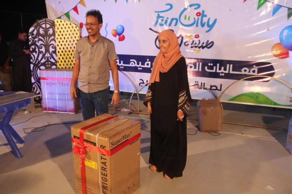 مدينة المرح الترفيهية بسيئون تسحب جوائزها بأكثر من مليوني ريال في حفلها العيدي السنوي مدينة المرح الترفيهية بسيئون تسحب جوائزها بأكثر من مليوني ريال في حفلها العيدي السنوي