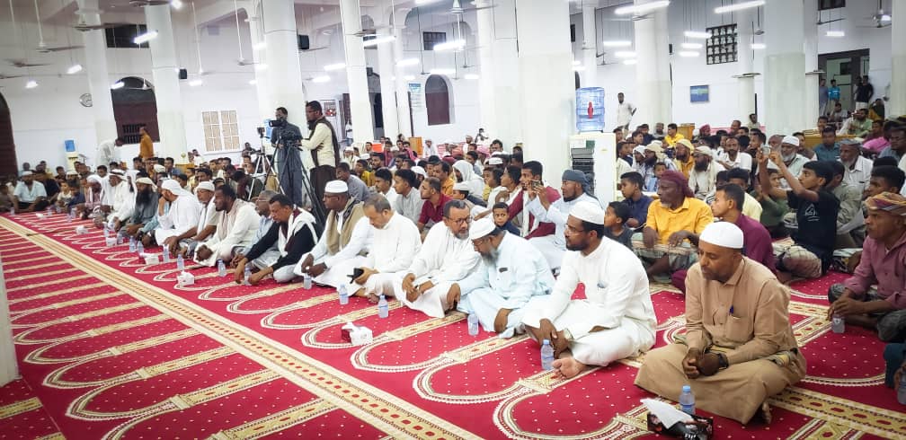 حلقات جامع شهاب الدين بالفجير لتحفيظ القران الكريم والعلوم الشرعية بتريم تقيم الحفل التكريمي للدفعة الاولى لتكريم 16 حافظا لكتاب الله من خريجي الحلقات النموذجية حلقات جامع شهاب الدين بالفجير لتحفيظ القران الكريم والعلوم الشرعية بتريم تقيم الحفل التكريمي للدفعة الاولى لتكريم 16 حافظا لكتاب الله من خريجي الحلقات النموذجية