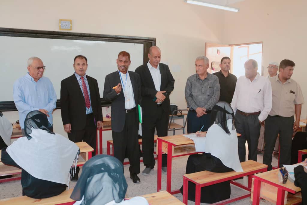 وكيل الوادي والصحراء يدشن امتحانات إنهاء شهادة الثانوية العامة بمدينة سيئون. وكيل الوادي والصحراء يدشن امتحانات إنهاء شهادة الثانوية العامة بمدينة سيئون.