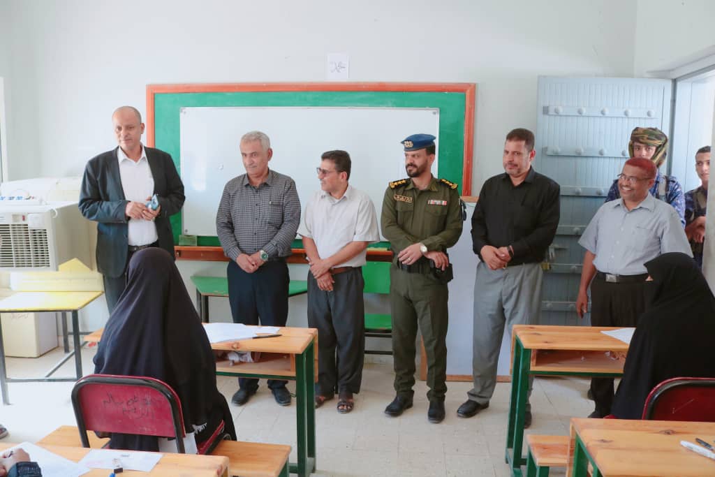 وكيل الوادي والصحراء يدشن امتحانات إنهاء شهادة الثانوية العامة بمدينة سيئون. وكيل الوادي والصحراء يدشن امتحانات إنهاء شهادة الثانوية العامة بمدينة سيئون.