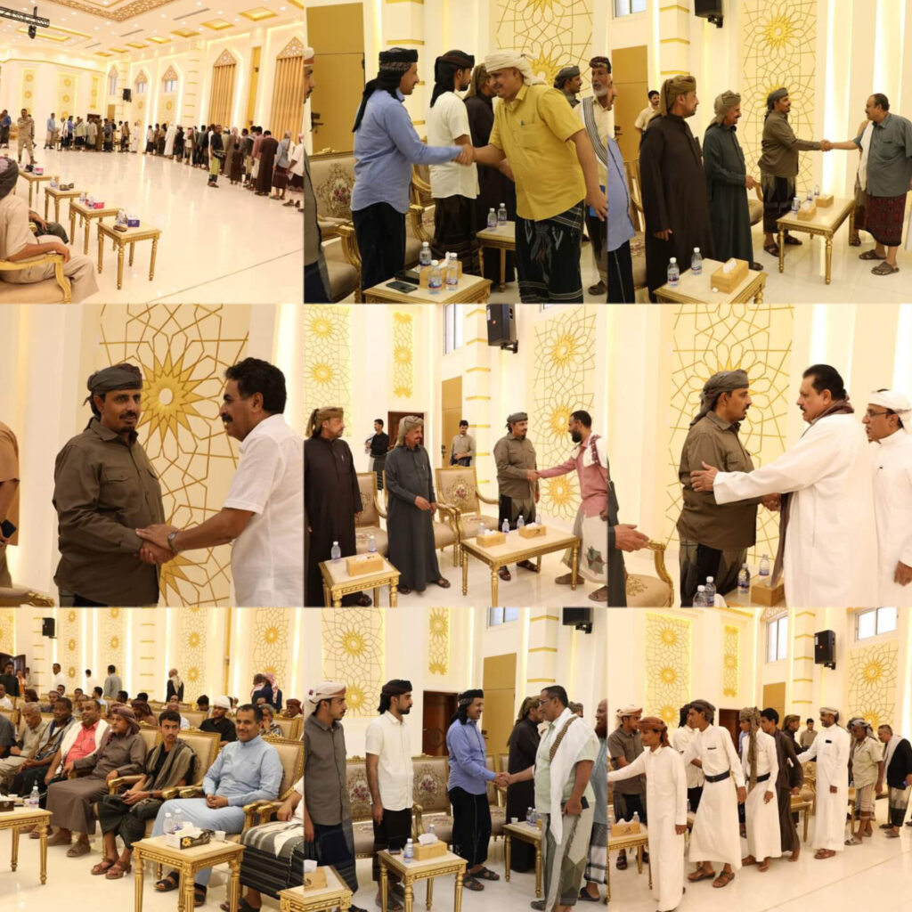 محافظ حضرموت يستقبل التعازي من جُموع المعزّين في وفاة الفاضلة "زوجته" محافظ حضرموت يستقبل التعازي من جُموع المعزّين في وفاة الفاضلة "زوجته"