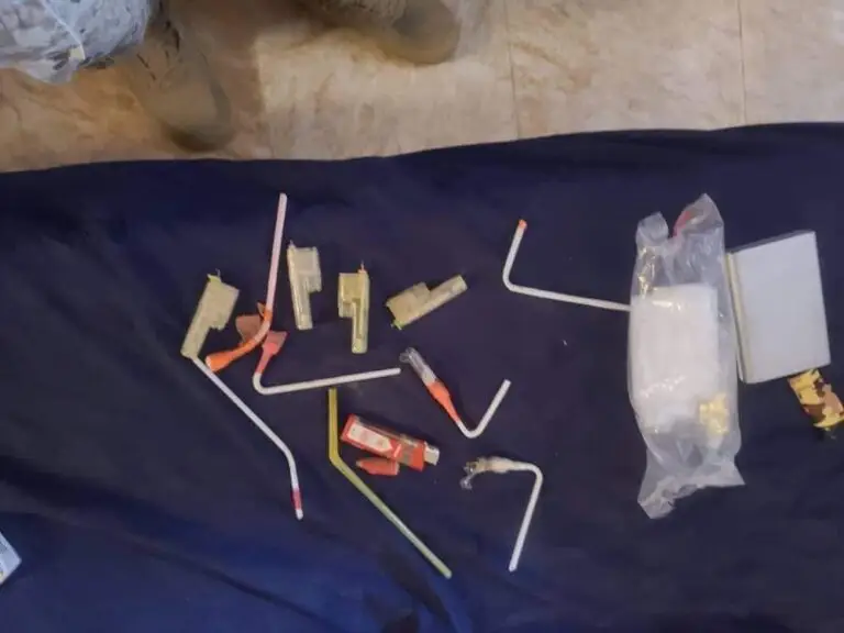 الأجهزة الأمنية تلقي القبض على شخص مروج لمادة الشبو المخدرة بالشحر "صور" الأجهزة الأمنية تلقي القبض على شخص مروج لمادة الشبو المخدرة بالشحر "صور"