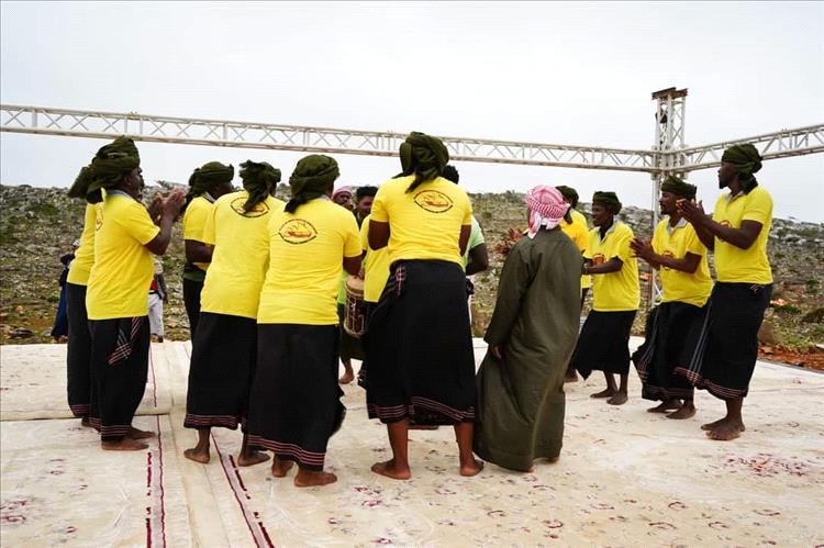 تحت شعار ( هوية وثقافة ) محافظ سقطرى يدشن أنطلاق فعاليات مهرجان أمير سقطرى الثقافي التراثي بمنطقة ديكسم تحت شعار ( هوية وثقافة ) محافظ سقطرى يدشن أنطلاق فعاليات مهرجان أمير سقطرى الثقافي التراثي بمنطقة ديكسم