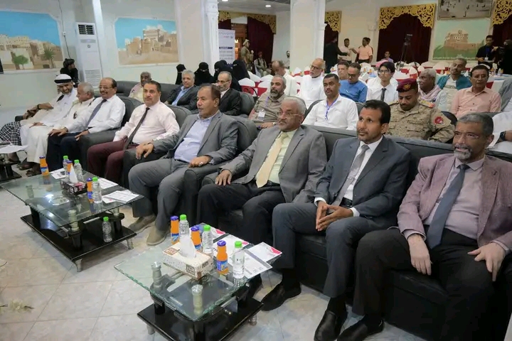 في تدشين الورشة العلمية "حضرموت ودور المكونات السياسية في عملية الحوار ودعم السلام" في تدشين الورشة العلمية "حضرموت ودور المكونات السياسية في عملية الحوار ودعم السلام"