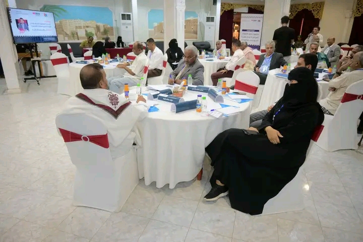 في تدشين الورشة العلمية "حضرموت ودور المكونات السياسية في عملية الحوار ودعم السلام" في تدشين الورشة العلمية "حضرموت ودور المكونات السياسية في عملية الحوار ودعم السلام"