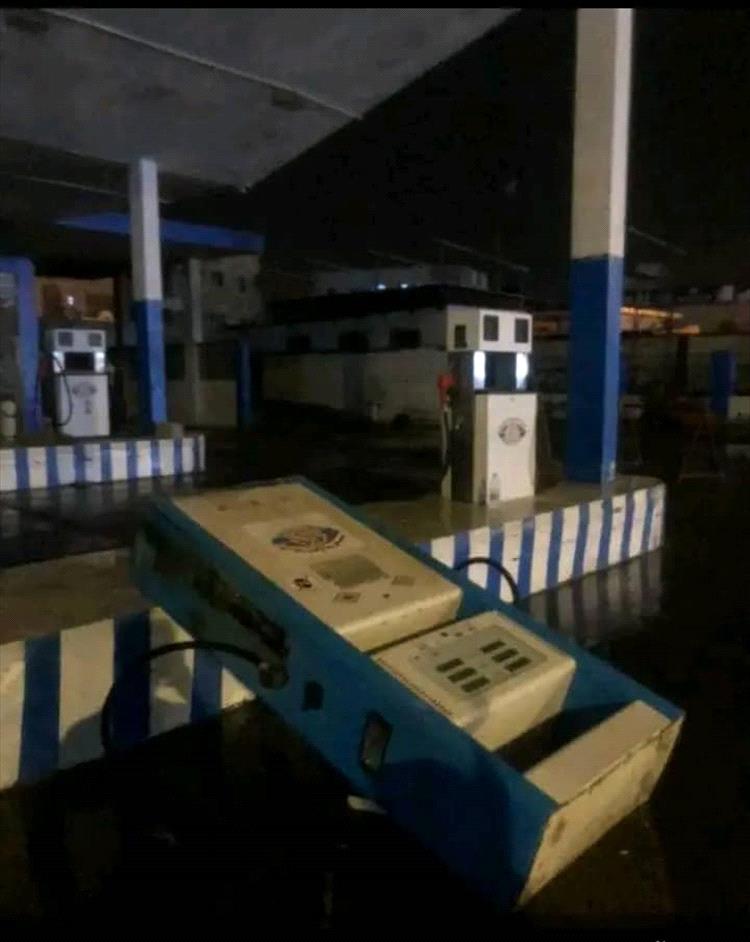 خلفت اضرار كبيرة مادية .. العاصمة عدن تشهد مساء امس رياح وامطار رعدية خلفت اضرار كبيرة مادية .. العاصمة عدن تشهد مساء امس رياح وامطار رعدية