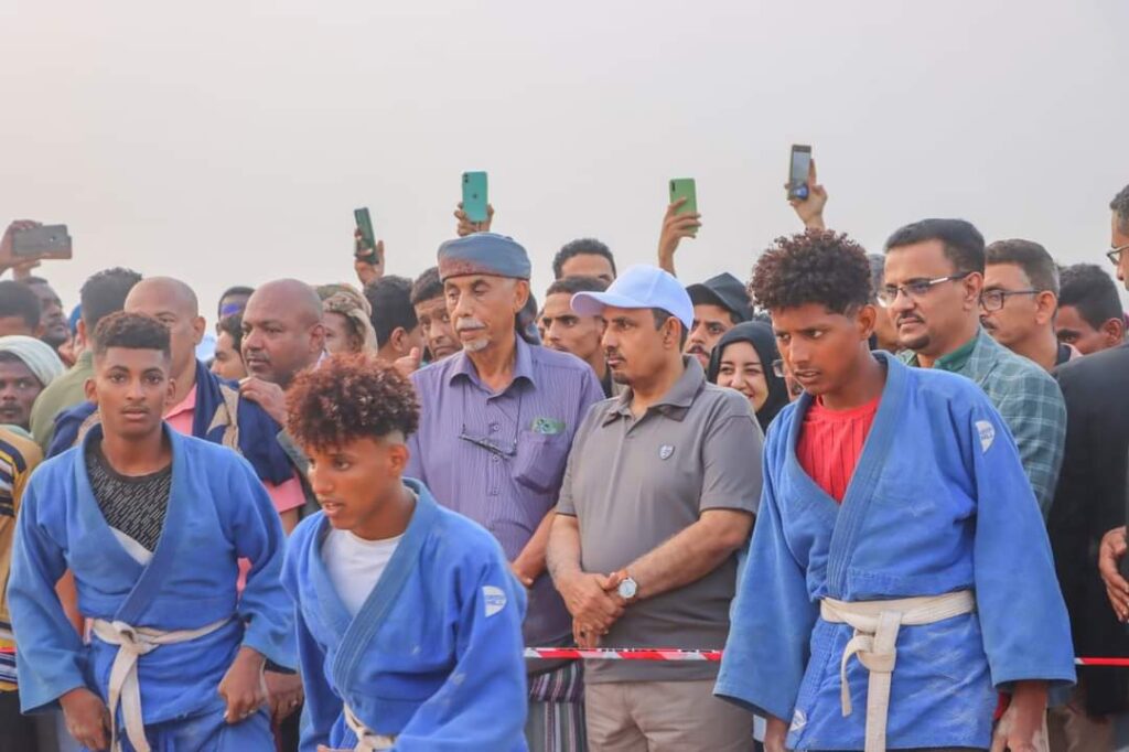 محافظ حضرموت يطلق 500 من الحمام الزاجل في رسالة سلام للعالم تدشينًا لمهرجان البلدة السياحي 2024 "صور" محافظ حضرموت يطلق 500 من الحمام الزاجل في رسالة سلام للعالم تدشينًا لمهرجان البلدة السياحي 2024 "صور"