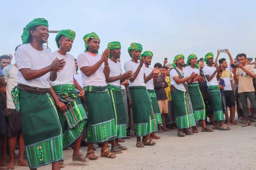 محافظ حضرموت يطلق 500 من الحمام الزاجل في رسالة سلام للعالم تدشينًا لمهرجان البلدة السياحي 2024 "صور" محافظ حضرموت يطلق 500 من الحمام الزاجل في رسالة سلام للعالم تدشينًا لمهرجان البلدة السياحي 2024 "صور"