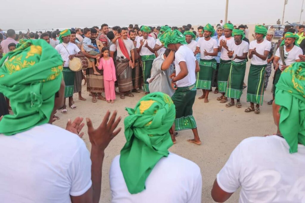 محافظ حضرموت يطلق 500 من الحمام الزاجل في رسالة سلام للعالم تدشينًا لمهرجان البلدة السياحي 2024 "صور" محافظ حضرموت يطلق 500 من الحمام الزاجل في رسالة سلام للعالم تدشينًا لمهرجان البلدة السياحي 2024 "صور"