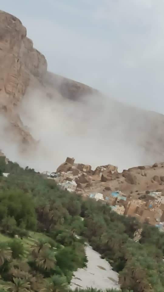 محافظ حضرموت يوجه الوكيل الفني والجهات ذات الاختصاص بسرعة النزول لمنطقة الانهيار الصخري بمديرية دوعن محافظ حضرموت يوجه الوكيل الفني والجهات ذات الاختصاص بسرعة النزول لمنطقة الانهيار الصخري بمديرية دوعن