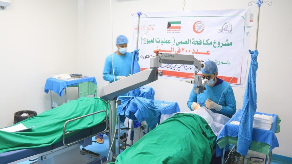 بتمويل جمعية صندوق إعانة المرضى بدولة الكويت الشقيقة وتنفيذ مؤسسة الضمير الخيرية الاجتماعية .الوكيل العامري يدشن إجراء عمليات مخيّم جراحة العيون لإزالة المياه البيضاء وتركيب العدسات المجاني بوادي حضرموت بتمويل جمعية صندوق إعانة المرضى بدولة الكويت الشقيقة وتنفيذ مؤسسة الضمير الخيرية الاجتماعية .الوكيل العامري يدشن إجراء عمليات مخيّم جراحة العيون لإزالة المياه البيضاء وتركيب العدسات المجاني بوادي حضرموت