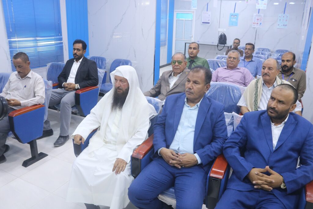بتمويل جمعية صندوق إعانة المرضى بدولة الكويت الشقيقة وتنفيذ مؤسسة الضمير الخيرية الاجتماعية:الوكيل العامري يدشن إجراء عمليات مخيّم جراحة العيون لإزالة المياه البيضاء وتركيب العدسات المجاني بوادي حضرموت بتمويل جمعية صندوق إعانة المرضى بدولة الكويت الشقيقة وتنفيذ مؤسسة الضمير الخيرية الاجتماعية:الوكيل العامري يدشن إجراء عمليات مخيّم جراحة العيون لإزالة المياه البيضاء وتركيب العدسات المجاني بوادي حضرموت