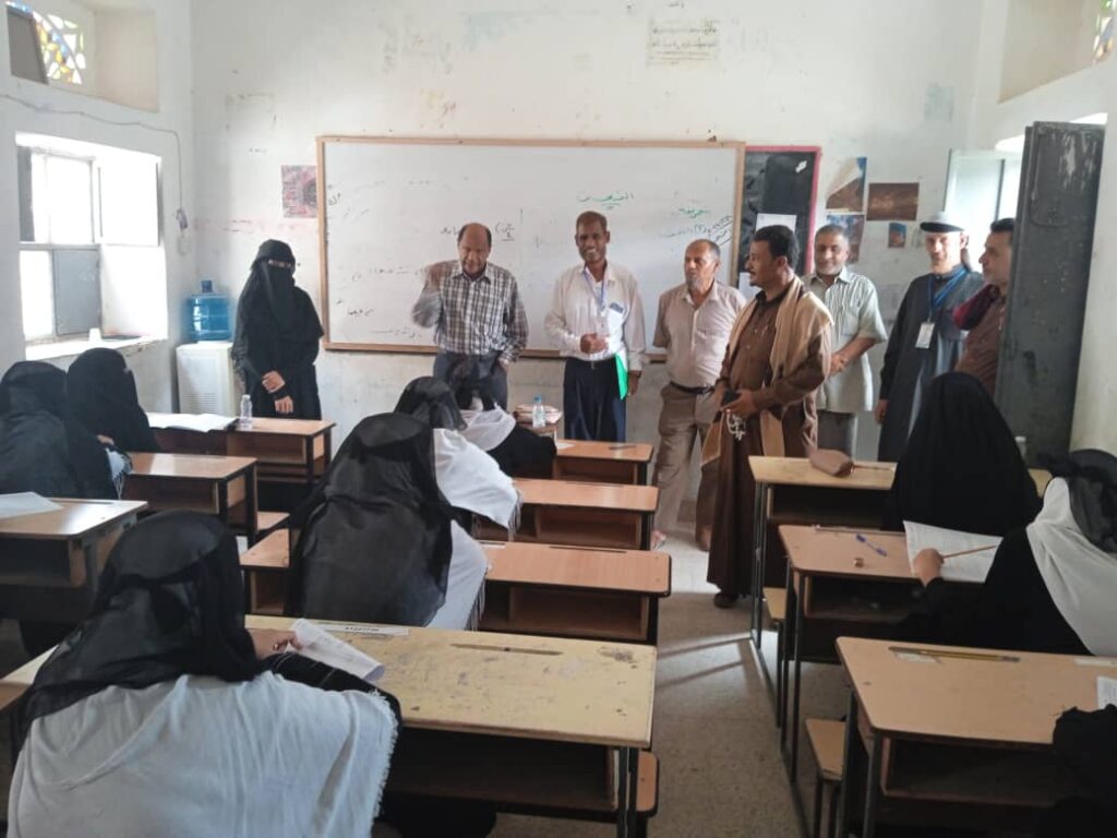 مدير إدارة التربية والتعليم بشبام يستقبل وفدًا من الوزارة ويتفقدون سير العملية في المراكز الامتحانية مدير إدارة التربية والتعليم بشبام يستقبل وفدًا من الوزارة ويتفقدون سير العملية في المراكز الامتحانية