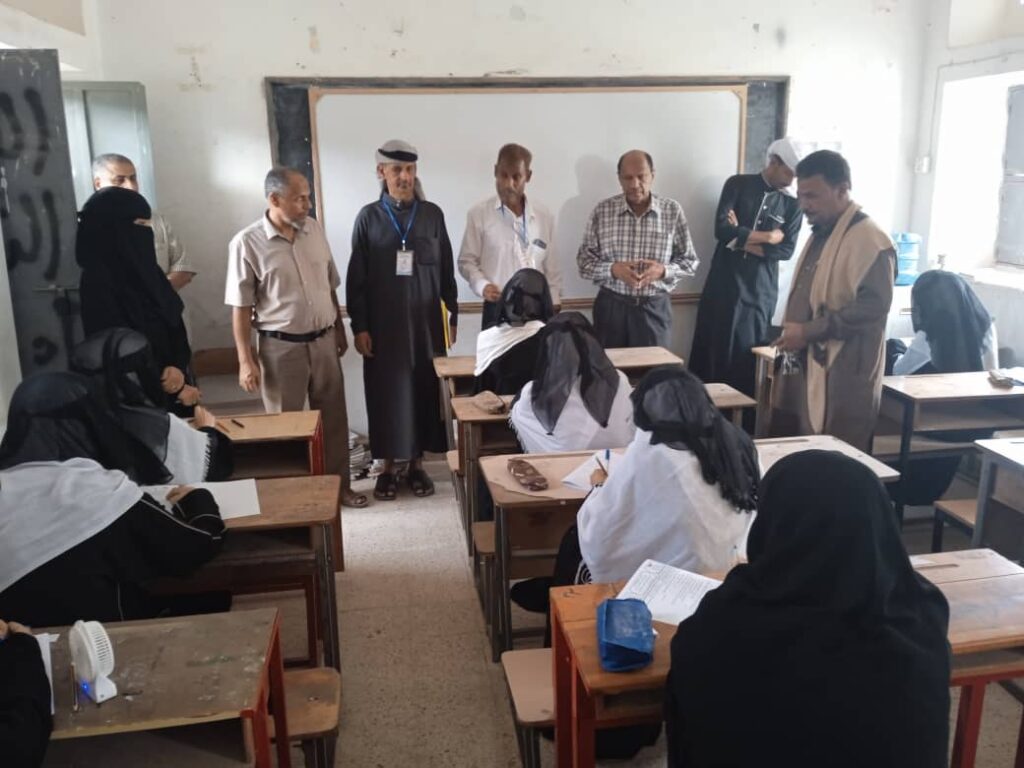 مدير إدارة التربية والتعليم بشبام يستقبل وفدًا من الوزارة ويتفقدون سير العملية في المراكز الامتحانية مدير إدارة التربية والتعليم بشبام يستقبل وفدًا من الوزارة ويتفقدون سير العملية في المراكز الامتحانية