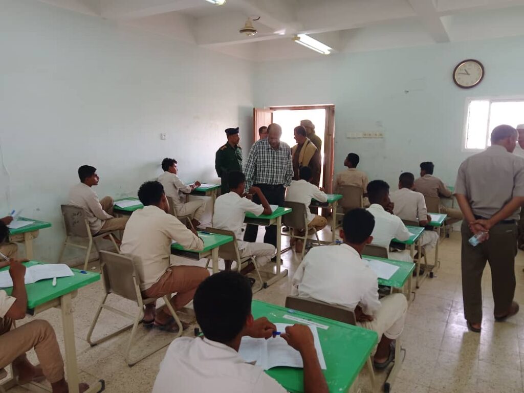 مدير إدارة التربية والتعليم بشبام يستقبل وفدًا من الوزارة ويتفقدون سير العملية في المراكز الامتحانية مدير إدارة التربية والتعليم بشبام يستقبل وفدًا من الوزارة ويتفقدون سير العملية في المراكز الامتحانية