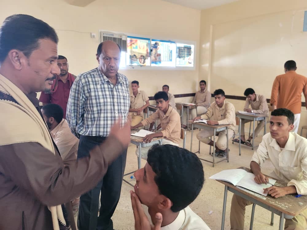 مدير إدارة التربية والتعليم بشبام يستقبل وفدًا من الوزارة ويتفقدون سير العملية في المراكز الامتحانية مدير إدارة التربية والتعليم بشبام يستقبل وفدًا من الوزارة ويتفقدون سير العملية في المراكز الامتحانية