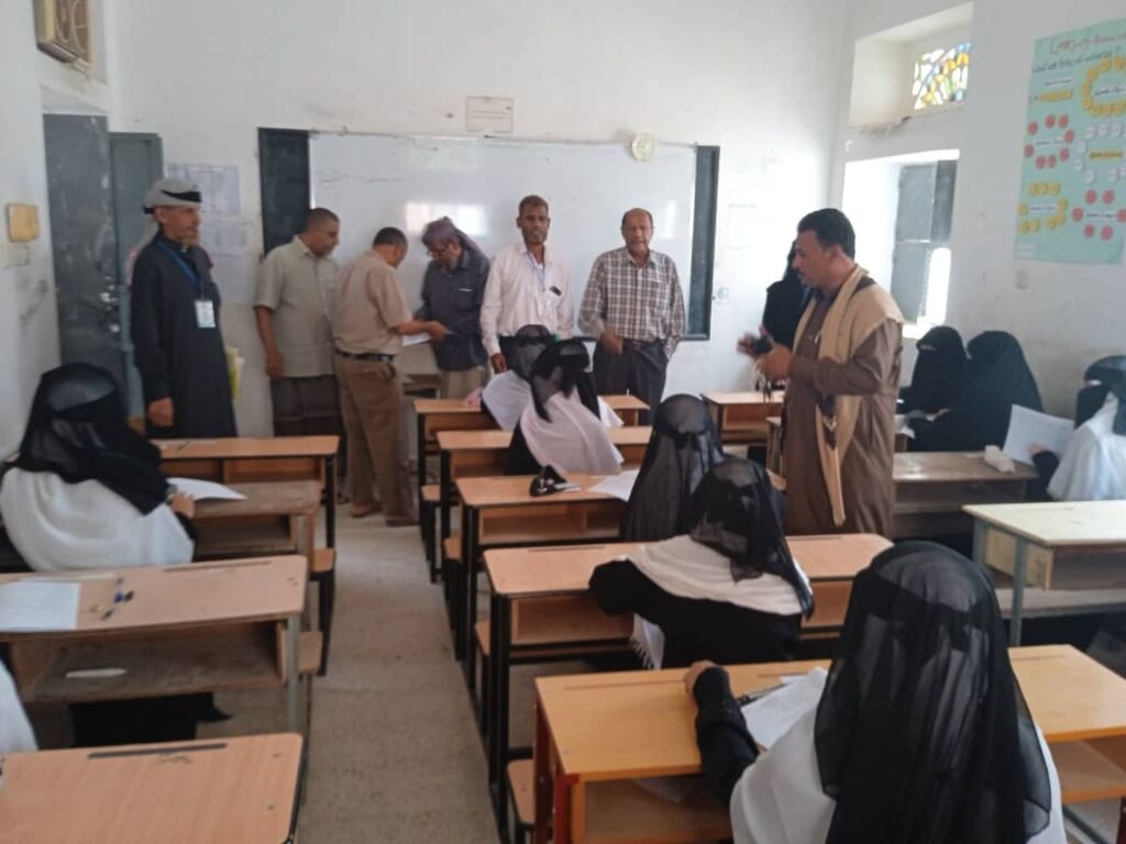 مدير إدارة التربية والتعليم بشبام يستقبل وفدًا من الوزارة ويتفقدون سير العملية في المراكز الامتحانية مدير إدارة التربية والتعليم بشبام يستقبل وفدًا من الوزارة ويتفقدون سير العملية في المراكز الامتحانية