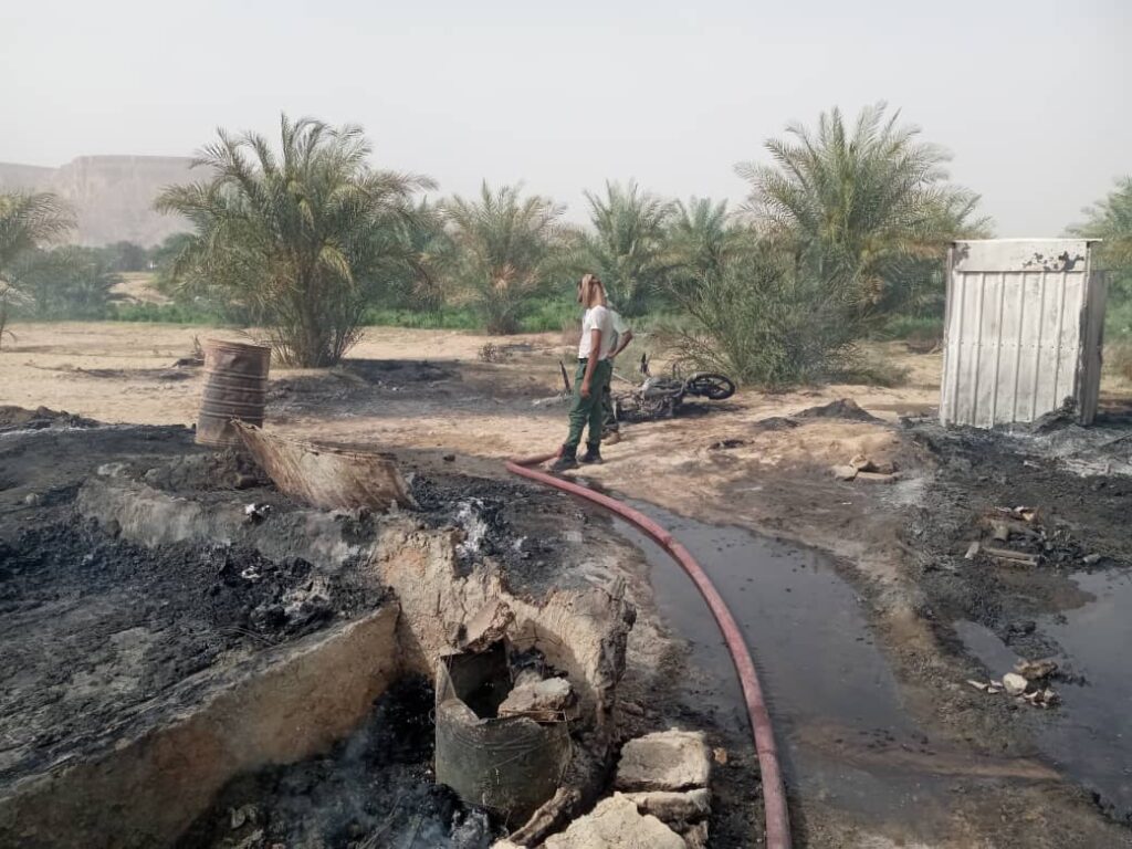 الدفاع المدني يخمد حريق نشب في خيام النازحين في منطقة مدودة بمديرية سيئون الدفاع المدني يخمد حريق نشب في خيام النازحين في منطقة مدودة بمديرية سيئون