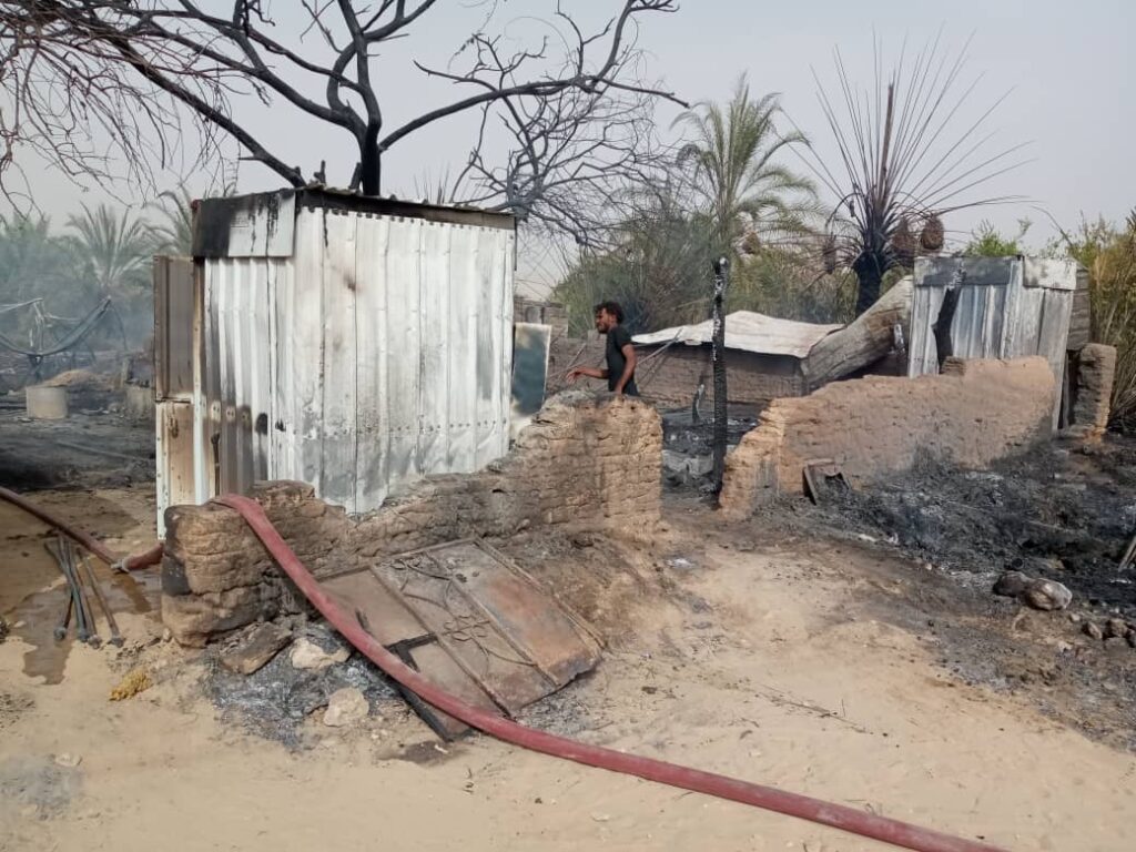 الدفاع المدني يخمد حريق نشب في خيام النازحين في منطقة مدودة بمديرية سيئون الدفاع المدني يخمد حريق نشب في خيام النازحين في منطقة مدودة بمديرية سيئون