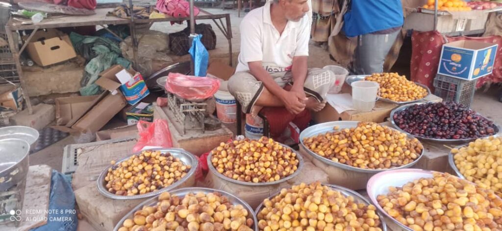 بدء تكاثر تمور "الخريف" في الأسواق المحلية وانخفاض نسبة شراء الفواكه الطازجة"شاهد الصور" بدء تكاثر تمور "الخريف" في الأسواق المحلية وانخفاض نسبة شراء الفواكه الطازجة"شاهد الصور"