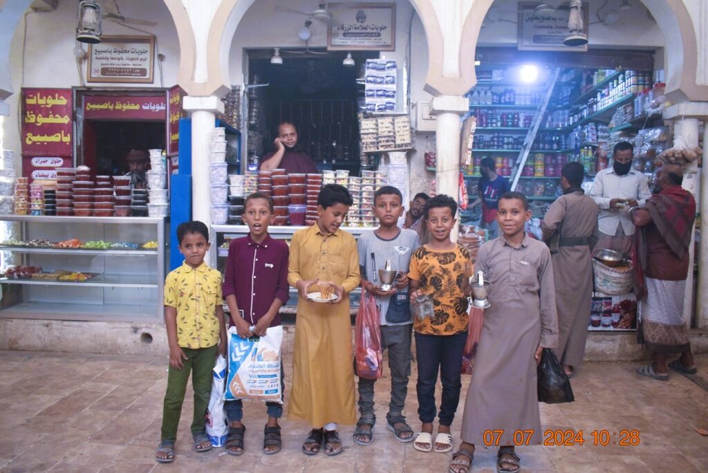 بالدعاء والاهازيج والبخور أطفال مدينة سيئون يستقبلون العام الهجري الجديد 1446هـ "شاهد الصور" بالدعاء والاهازيج والبخور أطفال مدينة سيئون يستقبلون العام الهجري الجديد 1446هـ "شاهد الصور"