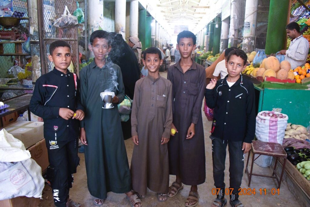 بالدعاء والاهازيج والبخور أطفال مدينة سيئون يستقبلون العام الهجري الجديد 1446هـ "شاهد الصور" بالدعاء والاهازيج والبخور أطفال مدينة سيئون يستقبلون العام الهجري الجديد 1446هـ "شاهد الصور"