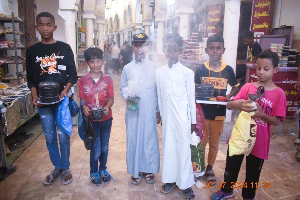 بالدعاء والاهازيج والبخور أطفال مدينة سيئون يستقبلون العام الهجري الجديد 1446هـ "شاهد الصور" بالدعاء والاهازيج والبخور أطفال مدينة سيئون يستقبلون العام الهجري الجديد 1446هـ "شاهد الصور"