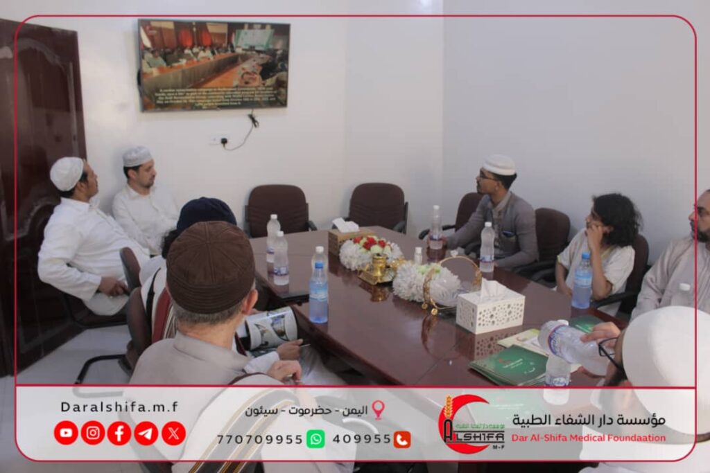 وفد طبي بريطاني يزور مؤسسة دار الشفاء الطبية بسيئون. وفد طبي بريطاني يزور مؤسسة دار الشفاء الطبية بسيئون.
