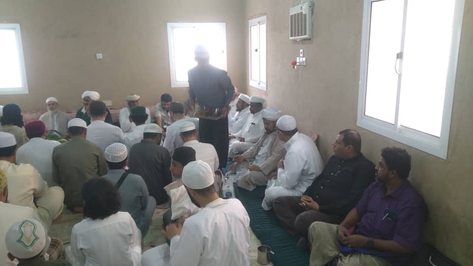 المديران السماحي ومولى الدويلة يزوران العلامة الحبيب عمر بن حفيظ في مقر إقامته بشعب نبي الله هود عليه السلام المديران السماحي ومولى الدويلة يزوران العلامة الحبيب عمر بن حفيظ في مقر إقامته بشعب نبي الله هود عليه السلام