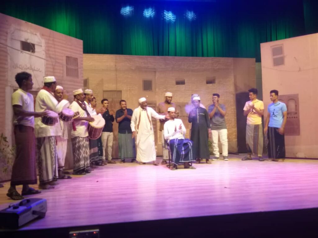 فرقة مديرية تريم للمسرح تحقق المركز الثاني في مهرجان خشبة المسرح وتحصد جائزة أفضل نص مسرحي في المهرجان فرقة مديرية تريم للمسرح تحقق المركز الثاني في مهرجان خشبة المسرح وتحصد جائزة أفضل نص مسرحي في المهرجان