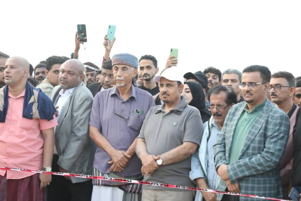 محافظ حضرموت يطلق 500 من الحمام الزاجل في رسالة سلام للعالم تدشينًا لمهرجان البلدة السياحي 2024 محافظ حضرموت يطلق 500 من الحمام الزاجل في رسالة سلام للعالم تدشينًا لمهرجان البلدة السياحي 2024