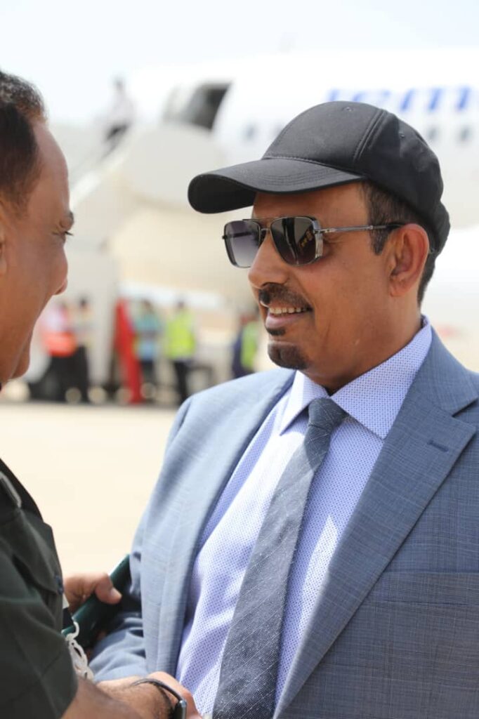 المحافظ بن ماضي يدشن استئناف رحلات اليمنية من مطار الريان بالمكلا الى دبي ويطلع على تسهيلات تفويج 150 راكبًا على متن الرحلة المحافظ بن ماضي يدشن استئناف رحلات اليمنية من مطار الريان بالمكلا الى دبي ويطلع على تسهيلات تفويج 150 راكبًا على متن الرحلة