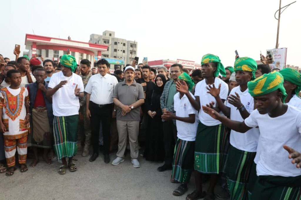 محافظ حضرموت يطلق 500 من الحمام الزاجل في رسالة سلام للعالم تدشينًا لمهرجان البلدة السياحي 2024 محافظ حضرموت يطلق 500 من الحمام الزاجل في رسالة سلام للعالم تدشينًا لمهرجان البلدة السياحي 2024