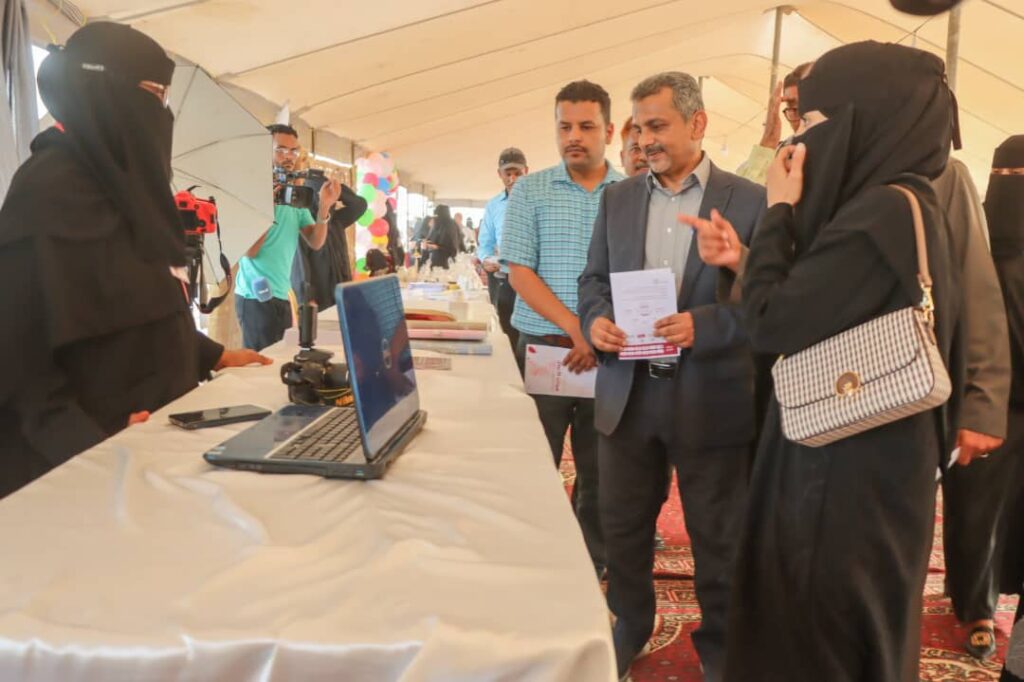 وكيل محافظة حضرموت للشؤون المالية والإدارية يفتتح معارض الأسر المنتجة وسيدات الاعمال ضمن فعاليات مهرجان البلدة السياحي 2024م وكيل محافظة حضرموت للشؤون المالية والإدارية يفتتح معارض الأسر المنتجة وسيدات الاعمال ضمن فعاليات مهرجان البلدة السياحي 2024م