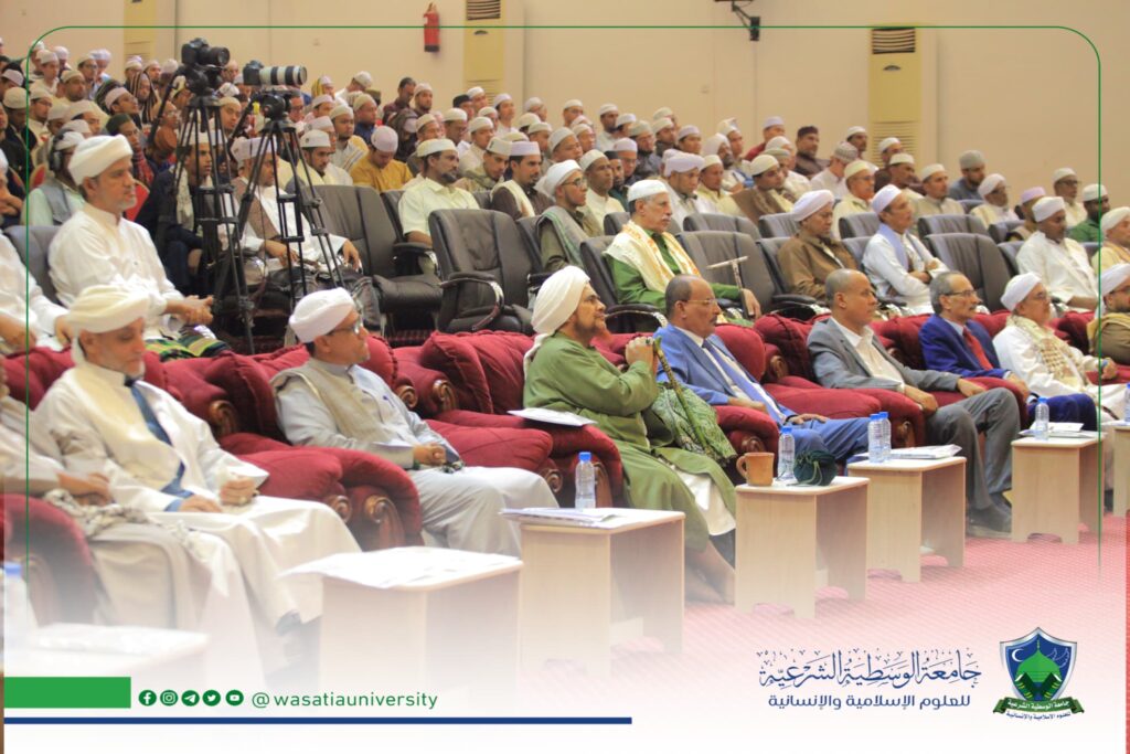 افتتاح الحلقة العلمية الثانية في ذكرى وفاة المفكر الإسلامي الحبيب أبي بكر العدني بن علي المشهور ضمن حولية الإمام المهاجر إلى الله أحمد بن عيسى رحمهما الله تعالى. افتتاح الحلقة العلمية الثانية في ذكرى وفاة المفكر الإسلامي الحبيب أبي بكر العدني بن علي المشهور ضمن حولية الإمام المهاجر إلى الله أحمد بن عيسى رحمهما الله تعالى.