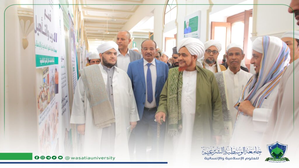 افتتاح الحلقة العلمية الثانية في ذكرى وفاة المفكر الإسلامي الحبيب أبي بكر العدني بن علي المشهور ضمن حولية الإمام المهاجر إلى الله أحمد بن عيسى رحمهما الله تعالى. افتتاح الحلقة العلمية الثانية في ذكرى وفاة المفكر الإسلامي الحبيب أبي بكر العدني بن علي المشهور ضمن حولية الإمام المهاجر إلى الله أحمد بن عيسى رحمهما الله تعالى.