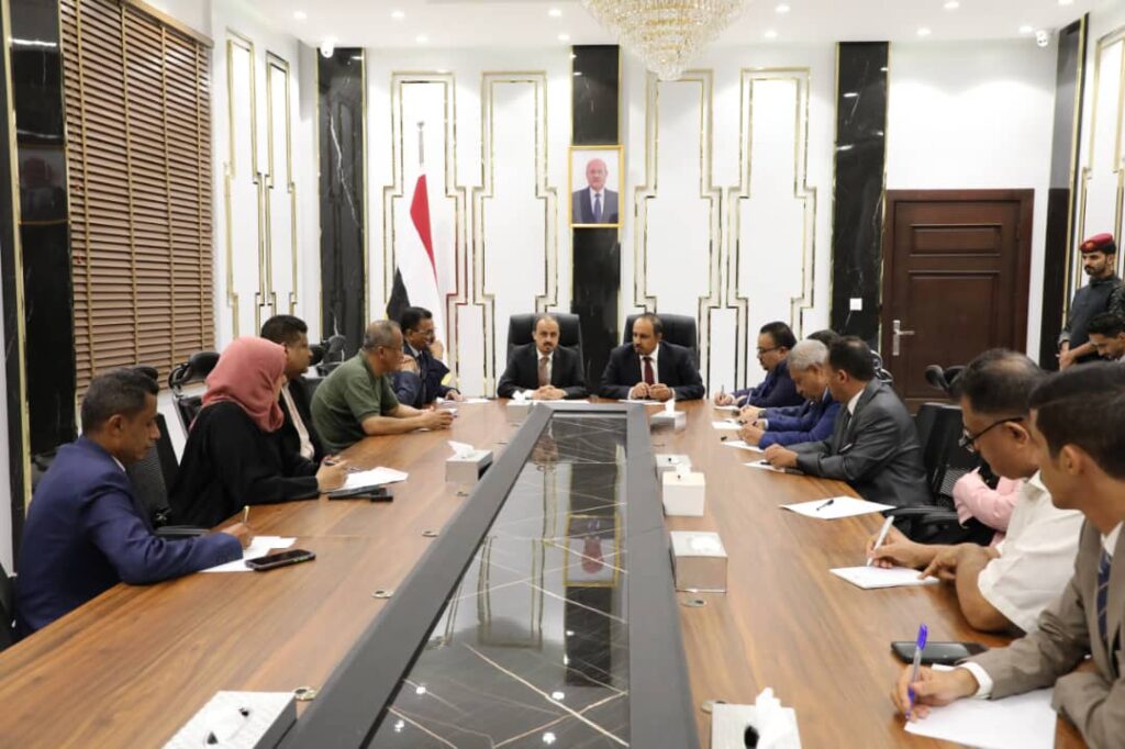 محافظ حضرموت ووزير الإعلام والثقافة والسياحة يبحثان النشاطات السياحية والاعلامية والثقافية والتهيأة لتنظيم معرض الكتاب بالمكلا محافظ حضرموت ووزير الإعلام والثقافة والسياحة يبحثان النشاطات السياحية والاعلامية والثقافية والتهيأة لتنظيم معرض الكتاب بالمكلا