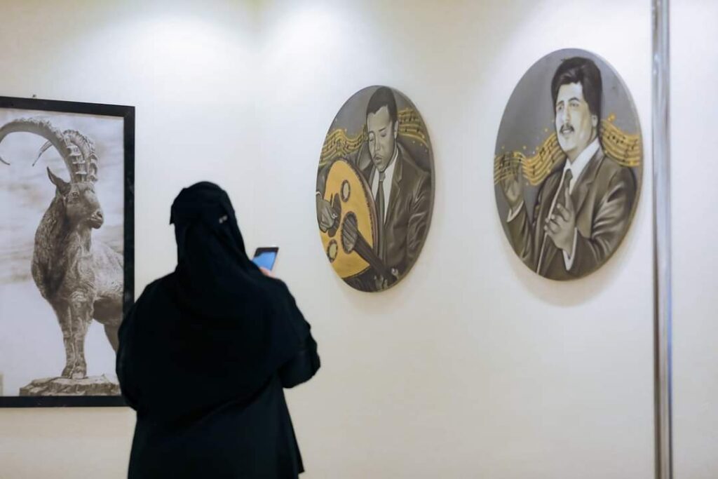 الوكيل باصريح يفتتح معرض الفن التشكيلي والتصوير الفوتوغرافي بقاعة حضرموت للمعارض الوكيل باصريح يفتتح معرض الفن التشكيلي والتصوير الفوتوغرافي بقاعة حضرموت للمعارض